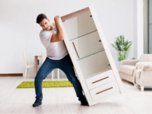 Traslocare mobili pesanti: trasportare e smontare oggetti pesanti
